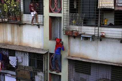 Lo Spiderman indiano a caccia di voti 4