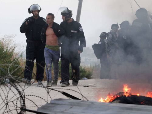 Israele, bagarre sugli insediamenti. Approvati trecento nuovi alloggi
