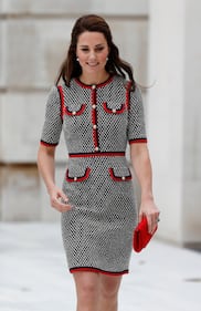 Kate Middleton ed Elisabetta II, stili a confronto 22