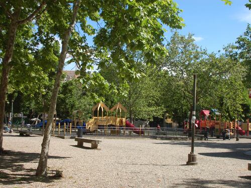 Genova, tentano di rapire tre bimbe al parco giochi