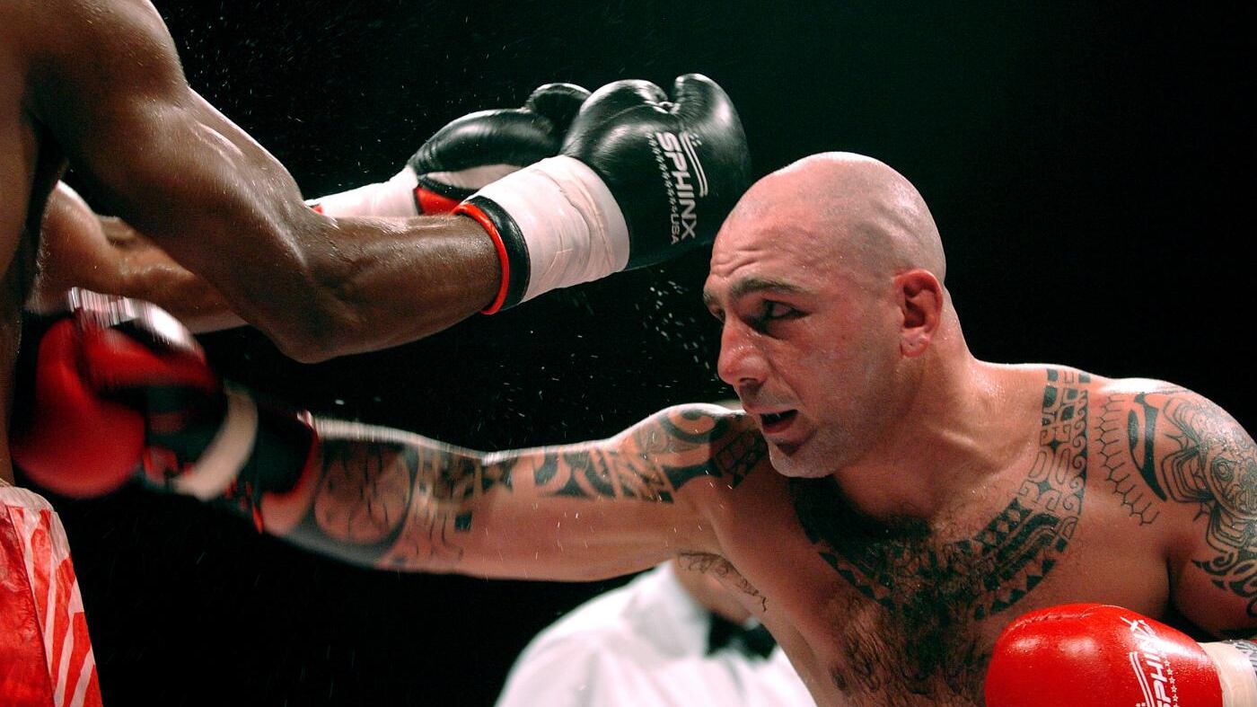 Dazn rilancia la boxe ma la "vieta" ai minori