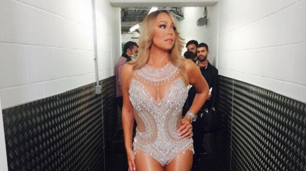 Mariah Carey: sexy esibizione in body durante il tour