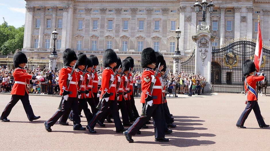 Londra, rafforzata la sicurezza per le guardie reali per timore d'un attacco