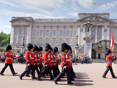 Buckingham Palace cerca una governante: vitto, alloggio e 20 mila euro annui