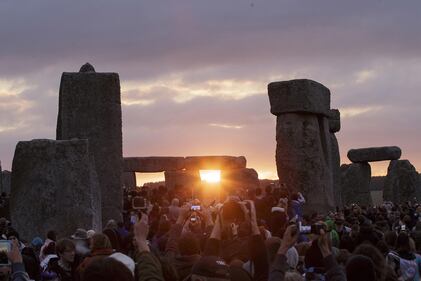 Il solstizio d'estate festeggiato a Stonehenge 1