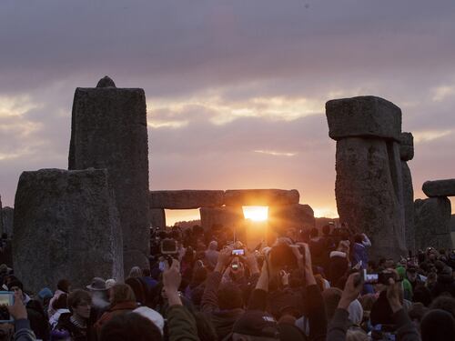 Il solstizio d'estate festeggiato a Stonehenge