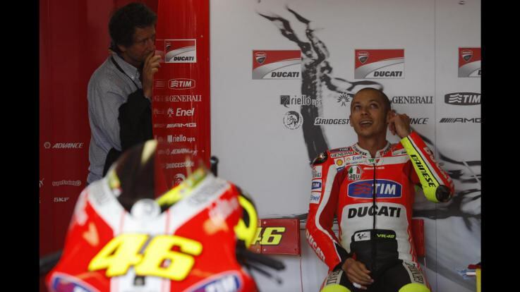 Il padre di Valentino Rossi: "Le auto dopo le moto"