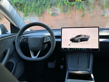 Tesla Model 3 Long Range 2024: guarda la gallery del modello con più autonomia 14