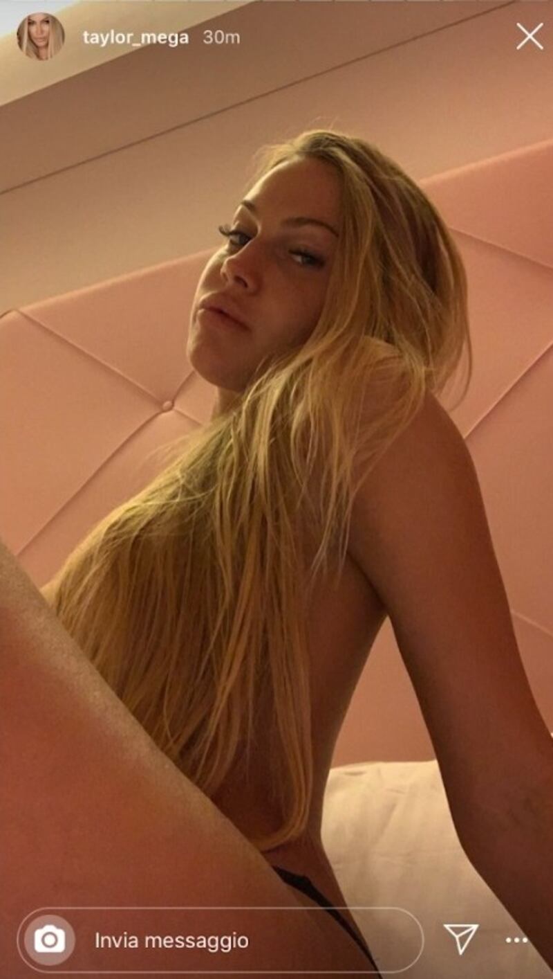 Topless Taylor Mega