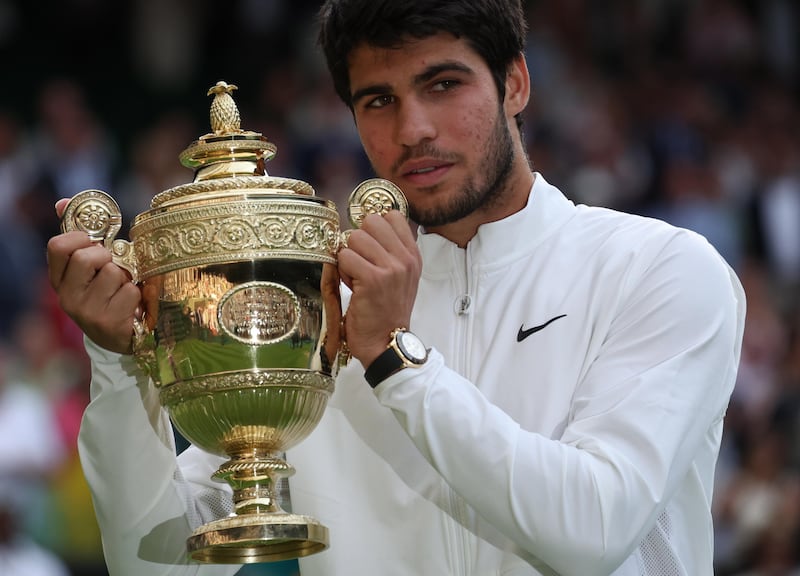 Wimbledon, Alcaraz trionfa al 5 set: le immagini più belle della premiazione 10