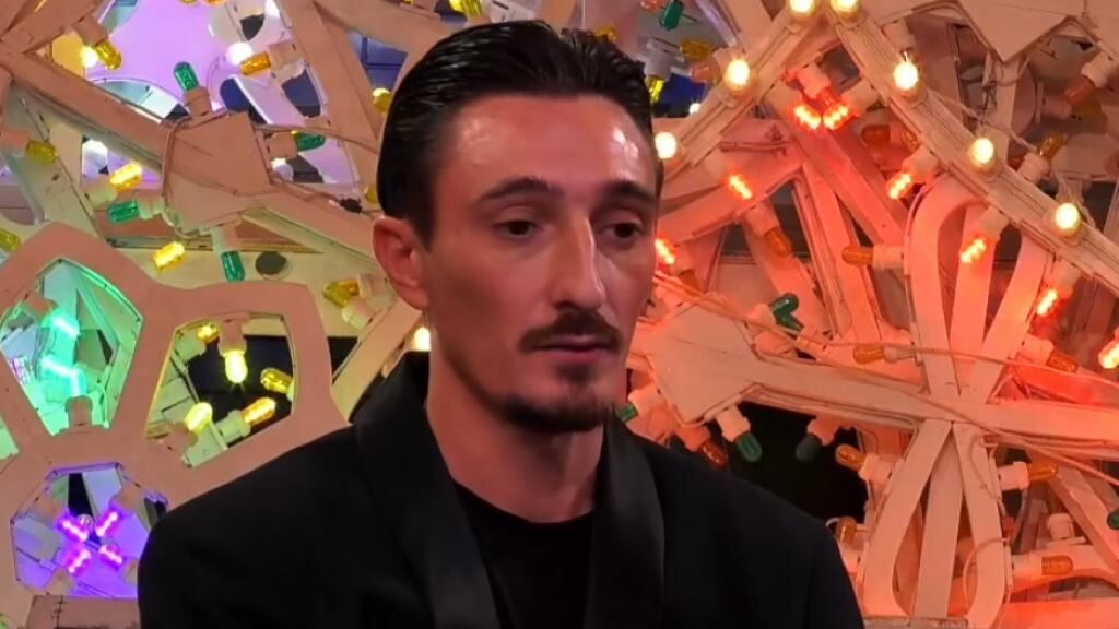 "Non ce la faccio più...". E il vip abbandona il Grande Fratello