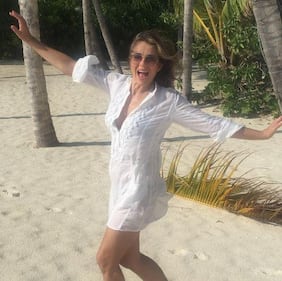 Liz Hurley, sexy bikini in India 13