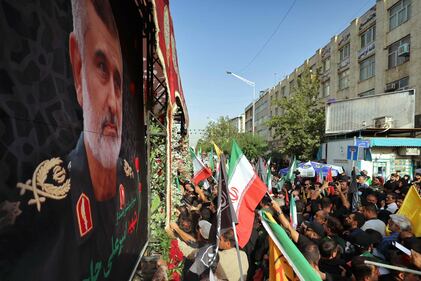 Teheran scende in piazza per i funerali dei "martiri" della guerra dei 12 giorni 11