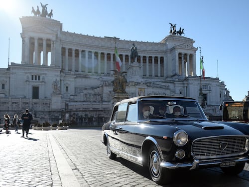 Lancia Flaminia, guarda la gallery