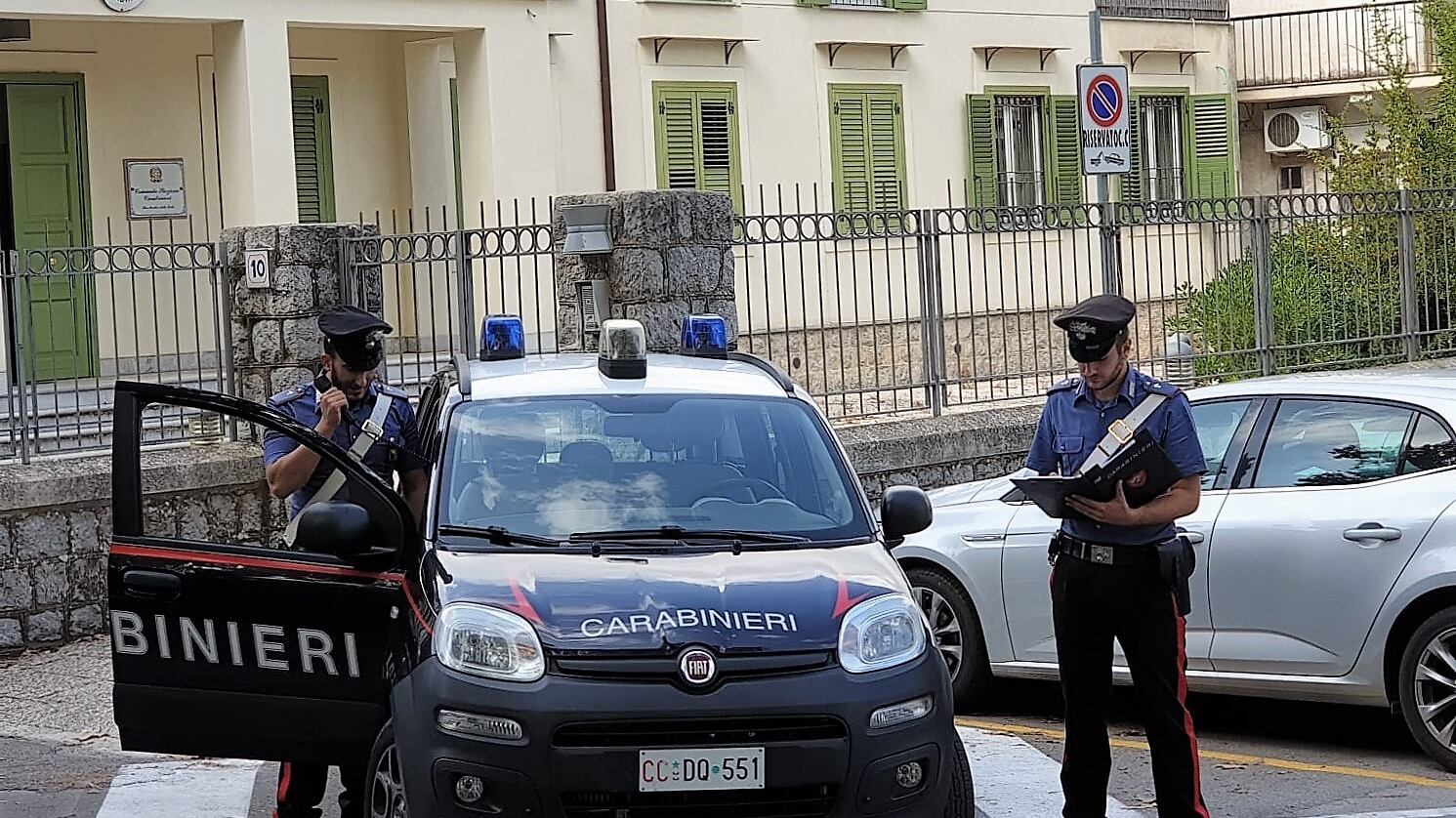 Percepisce il reddito di cittadinanza, ma la compagna lavora