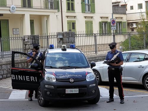 Percepisce il reddito di cittadinanza, ma la compagna lavora