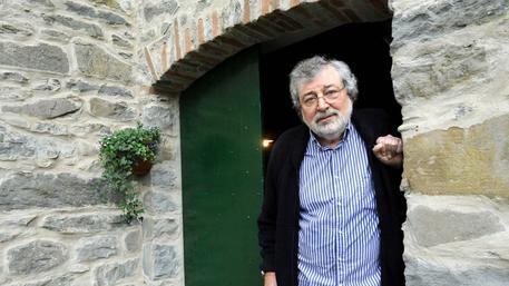La rivelazione di Guccini: "Ho la maculopatia bilaterale"