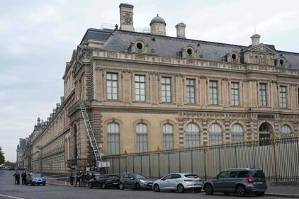 Ecco il montacarichi usato dai ladri per la rapina al Louvre: guarda le foto  3