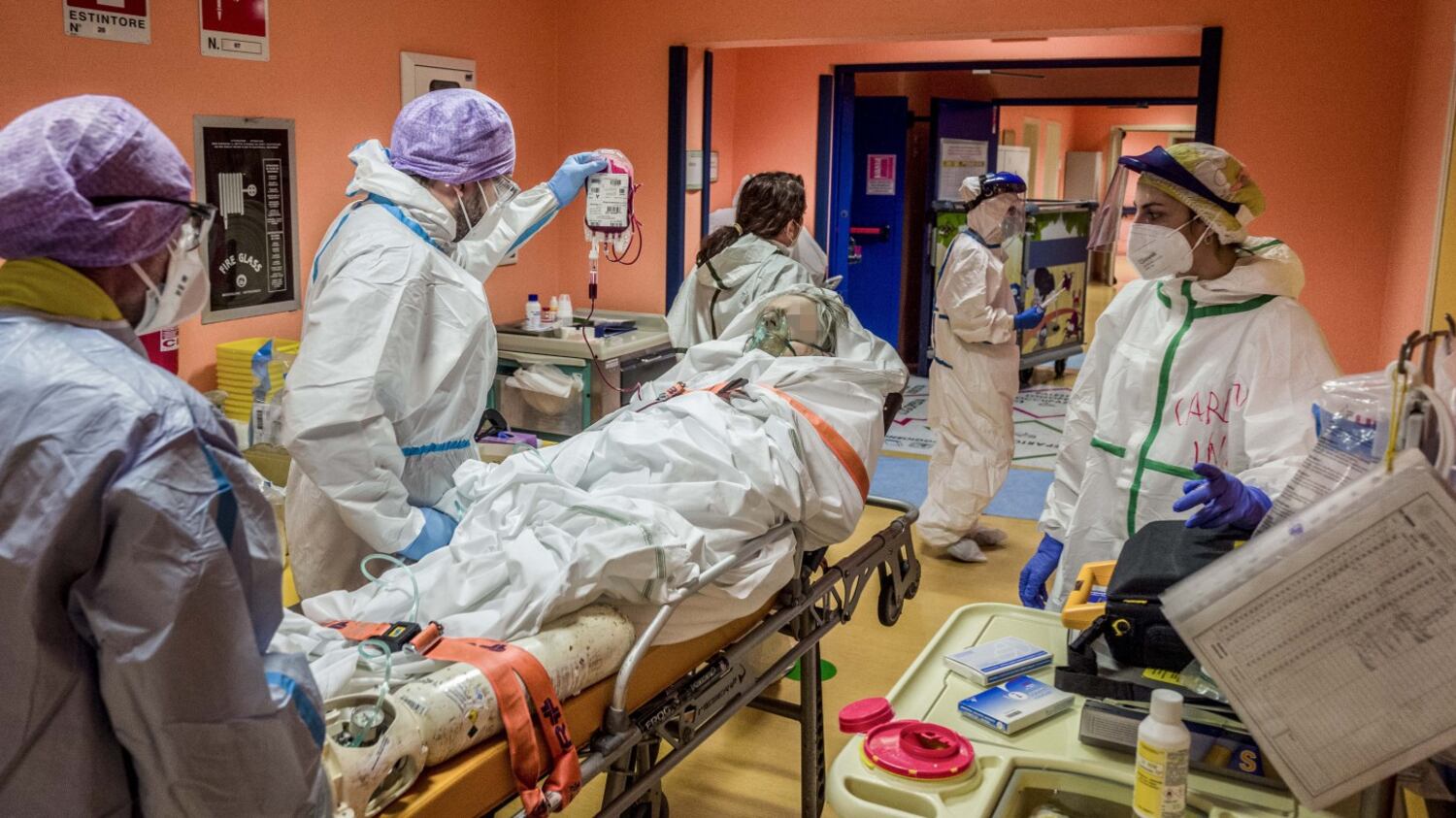Covid, l'ombra sui morti in Italia: "Così tanti? È un mistero"