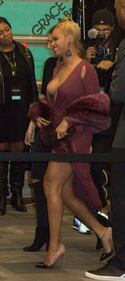 Beyoncé Knowles, seno in vista e scollo mozzafiato a New York 88