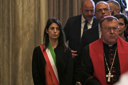La prima volta con la fascia di Virginia Raggi 8