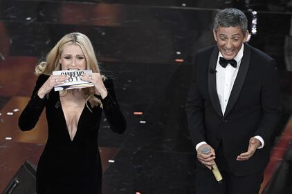 Sanremo 2018, il fascino di Michelle Hunziker 15