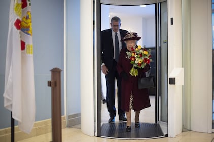 La Regina in visita ai servizi segreti: foto 3
