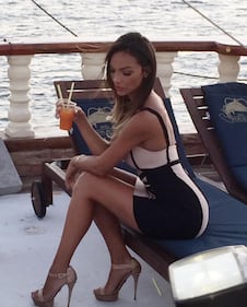 Sarah Nile nuda a letto 3