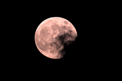 L'eclissi totale di Luna più lunga del secolo 13