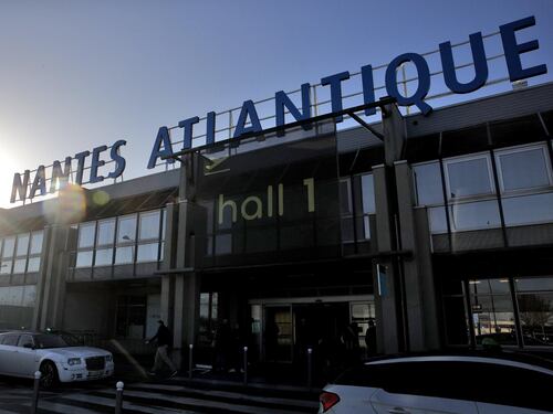 Allarme bomba in Francia: chiusi cinque aeroporti regionali