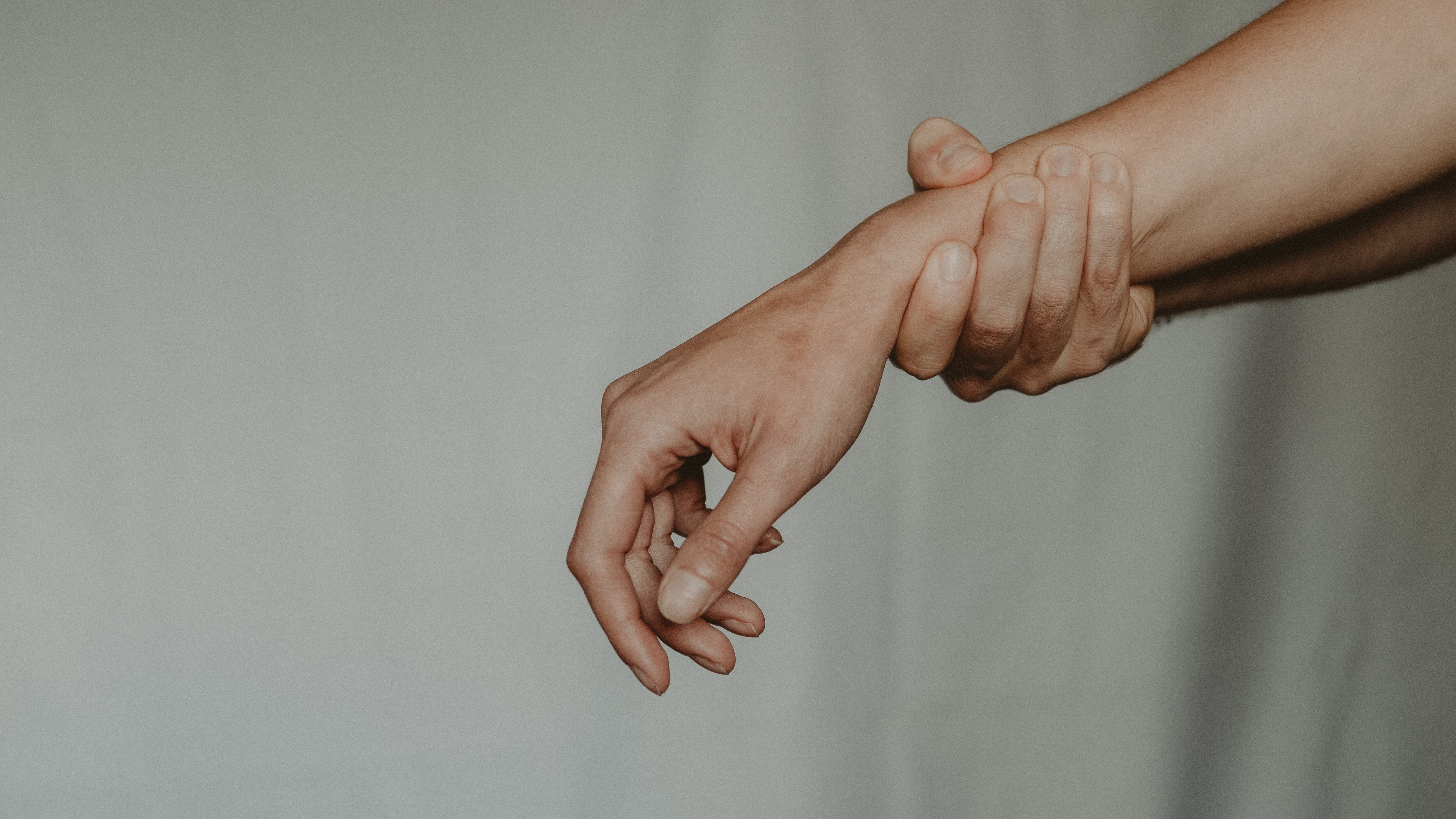 Osteoporosi: le cause, i sintomi e la terapia