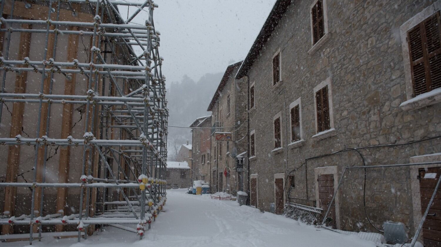 Paesi isolati e aerei a terra, neve in Puglia e in Sicilia