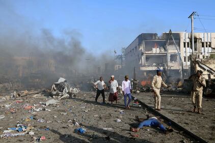Mogadiscio, esplode un'autobomba: più di 200 vittime 6