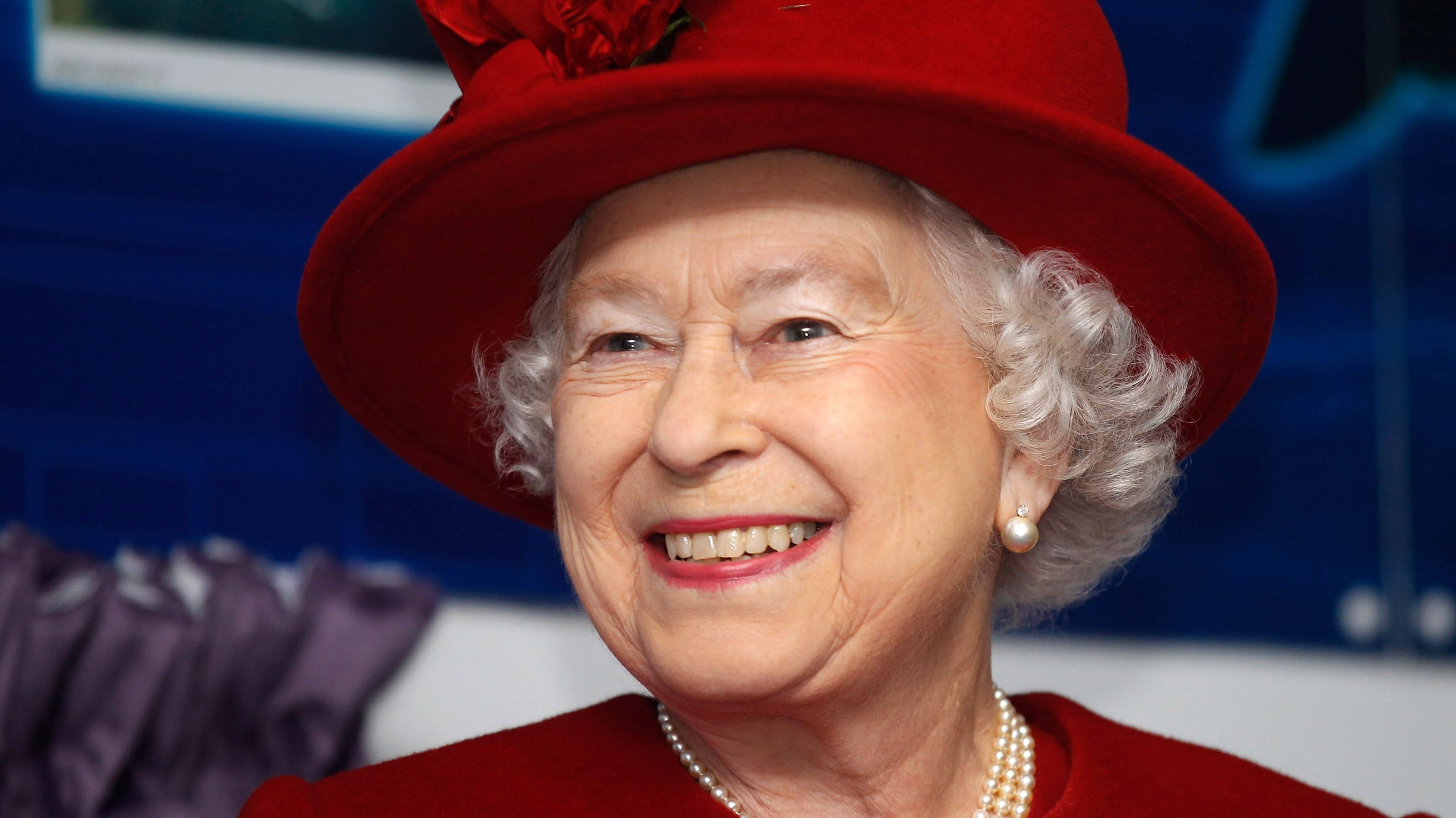 La regina Elisabetta a caccia di pipistrelli a Balmoral