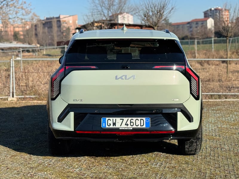 KIA EV3: guarda la gallery del nuovo SUV elettrico efficiente e accessibile 13