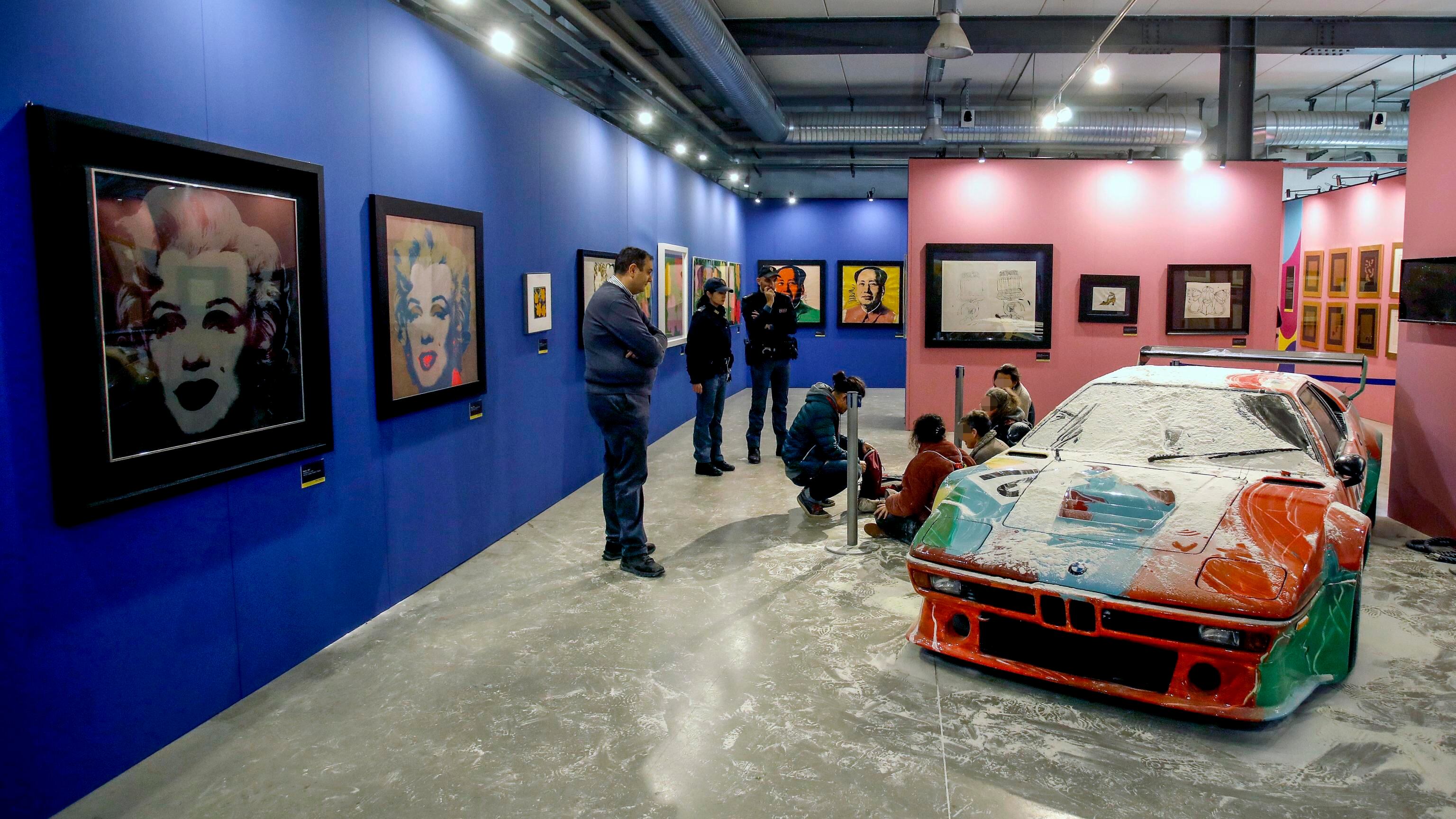 Warhol e l'opera da 10 milioni: arriva l'esperto per inchiodare gli eco-vandali