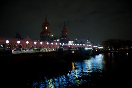 Palloncini luminosi lungo il Muro di Berlino 9