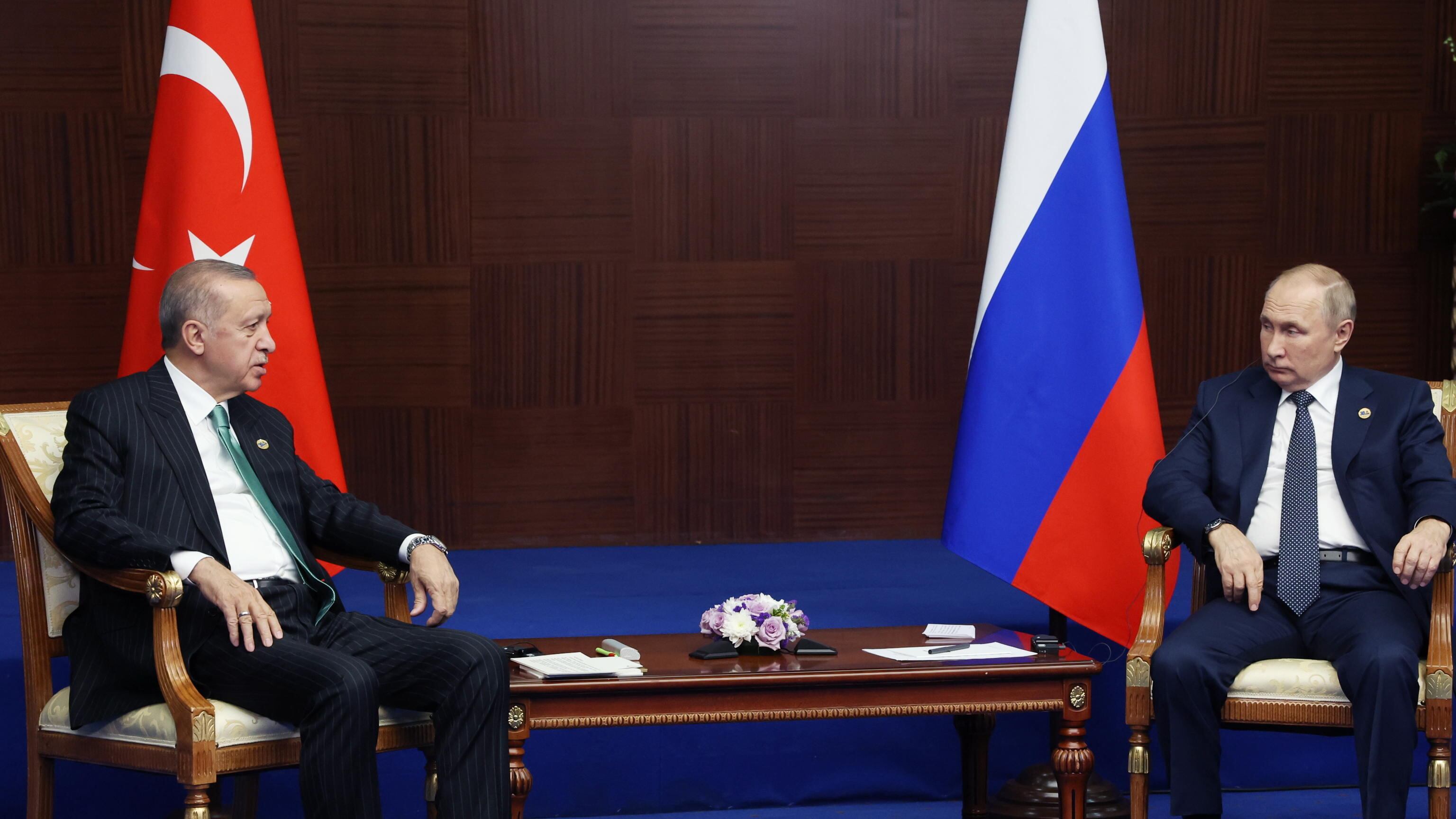 Il rublo precipita, le speranze diplomatiche crescono