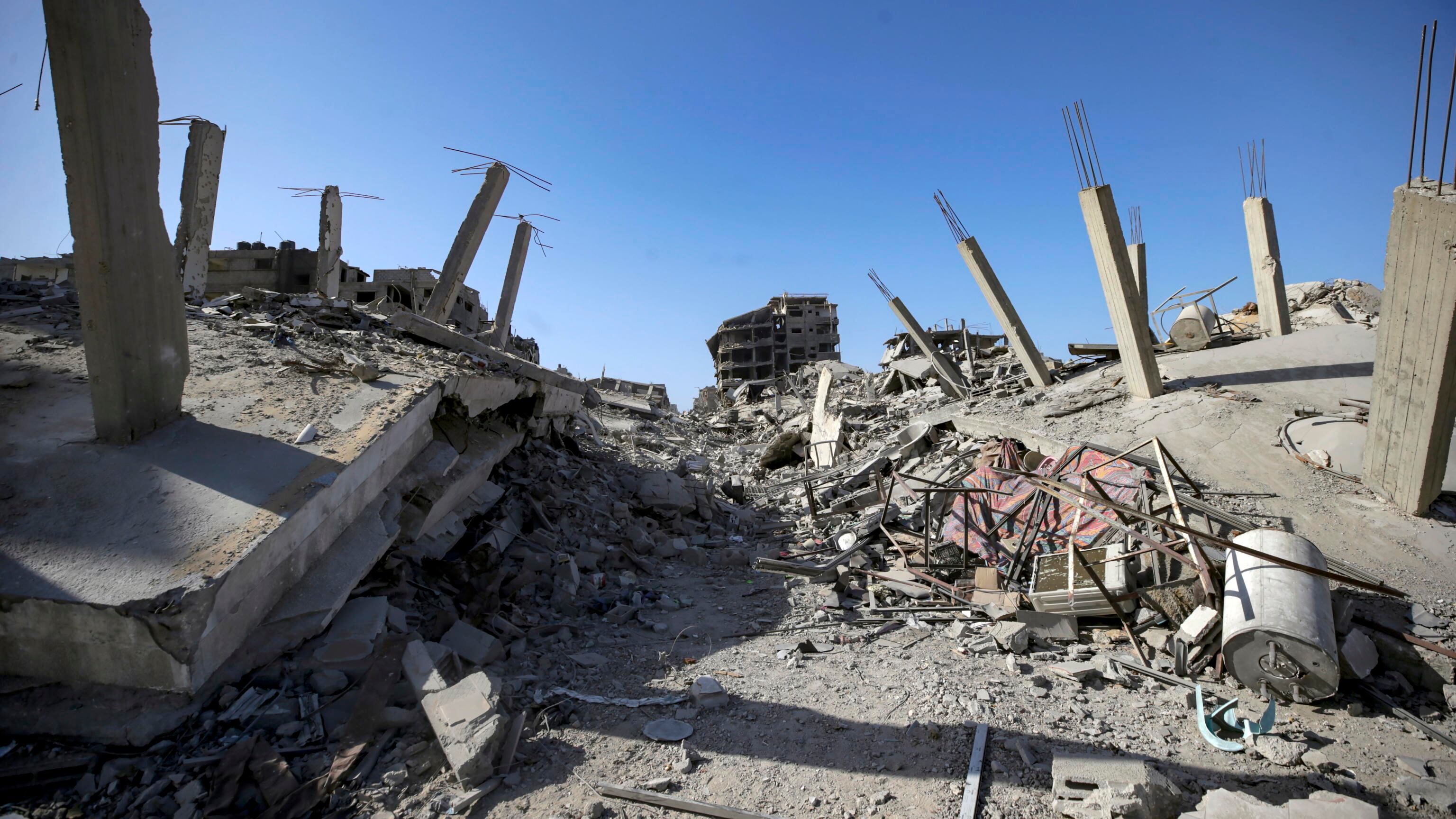 Gaza City, tra rovine e dispersi. E nella Striscia tornano gli aiuti