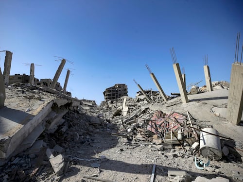 Gaza City, tra rovine e dispersi. E nella Striscia tornano gli aiuti