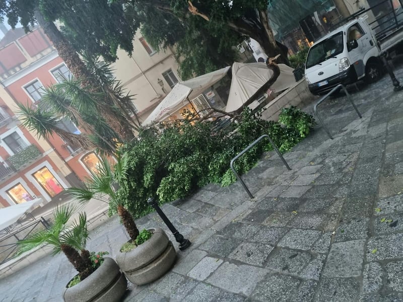 Fiumi di fango e frane: i danni del maltempo nel sud Italia 1