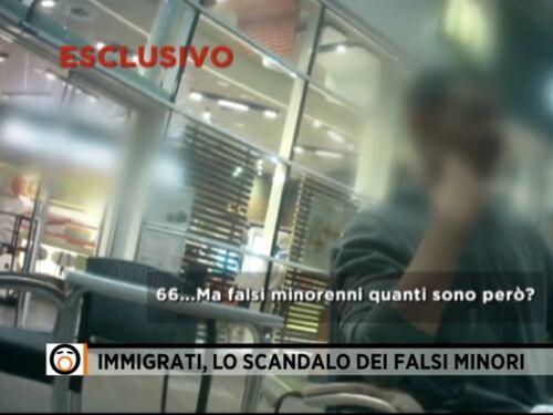 Quei finti minori tra i migranti: ecco come ci prendono in giro