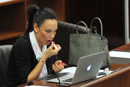 Nicole Minetti interviene in Consiglio regionale 6