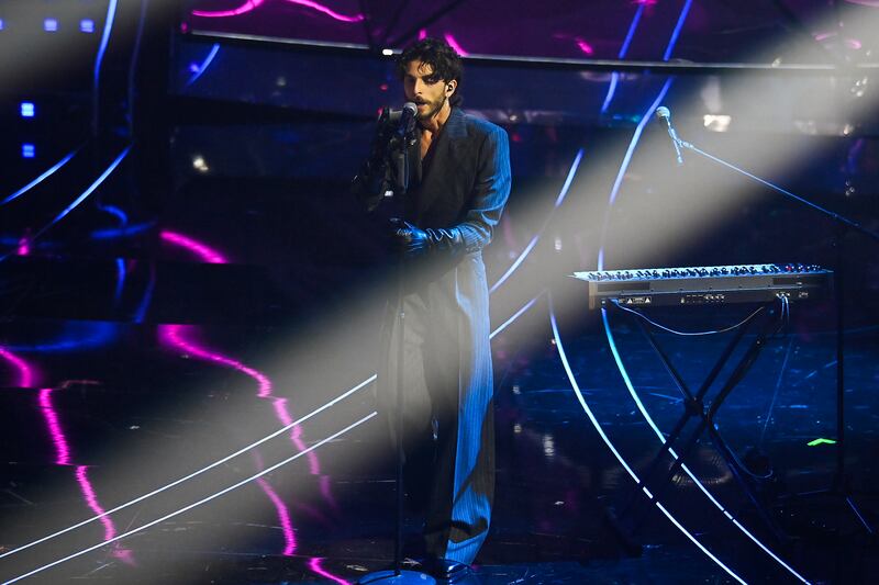 Sanremo 2024: ecco il look della prima serata del Festival dai Santi Francesi 4