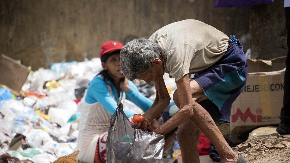 Il dramma del popolo venezuelano: "Bambini denutriti, morti sotterrati negli scatoloni"