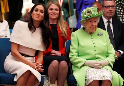 Meghan Markle con la regina nel Chershire 10