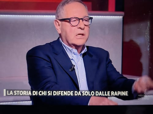 Il piano del signor Antonio: "Pistola? No, io dormo con la motosega. Se il ladro si avvicina..."