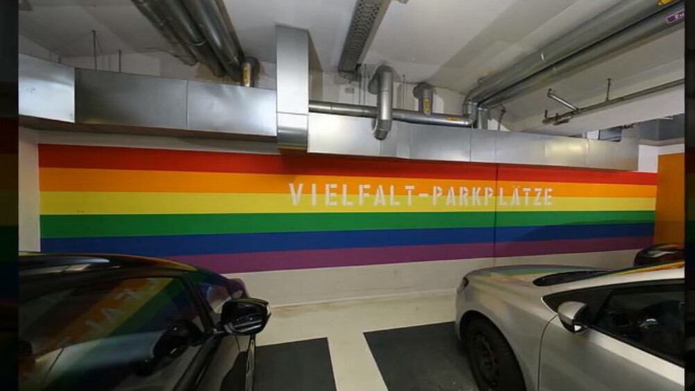 Germania, inaugurati parcheggi per autisti Lgbt e migranti