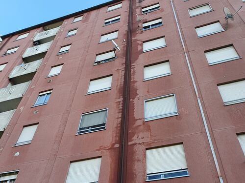 Quei palazzi abbandonati da Sala: "Colonie di insetti, odore insopportabile"