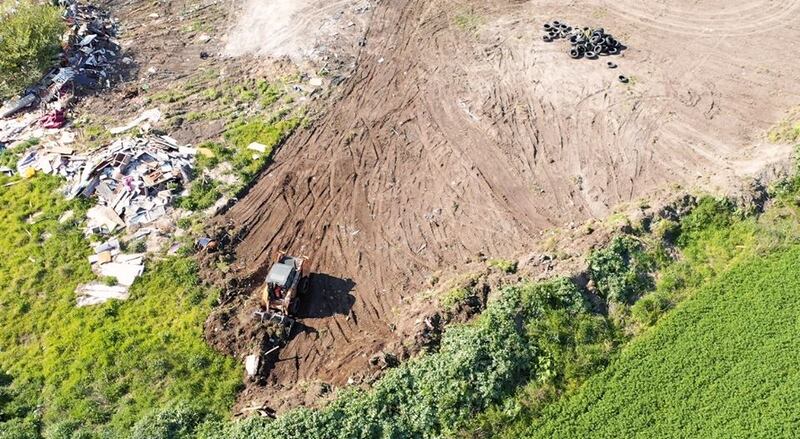 Acerra, rifiuti nel campo rom smantellato: nel mirino le operazioni di pulizia 6